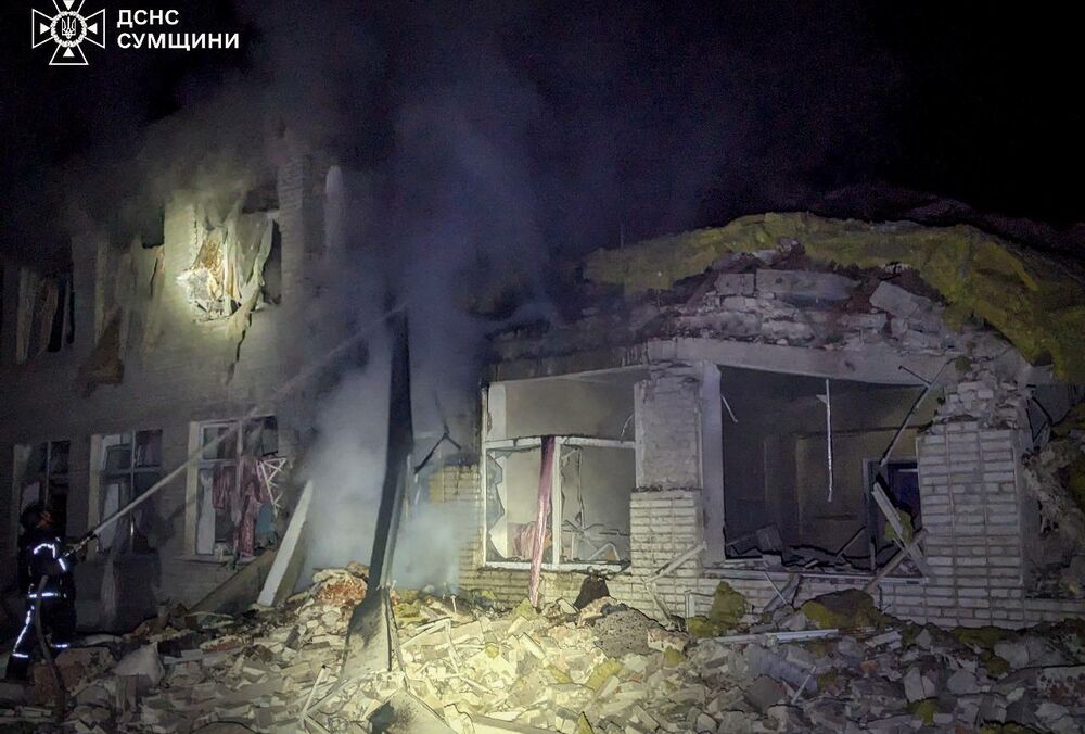 Російські військові вдарили по медичному закладу на Сумщині