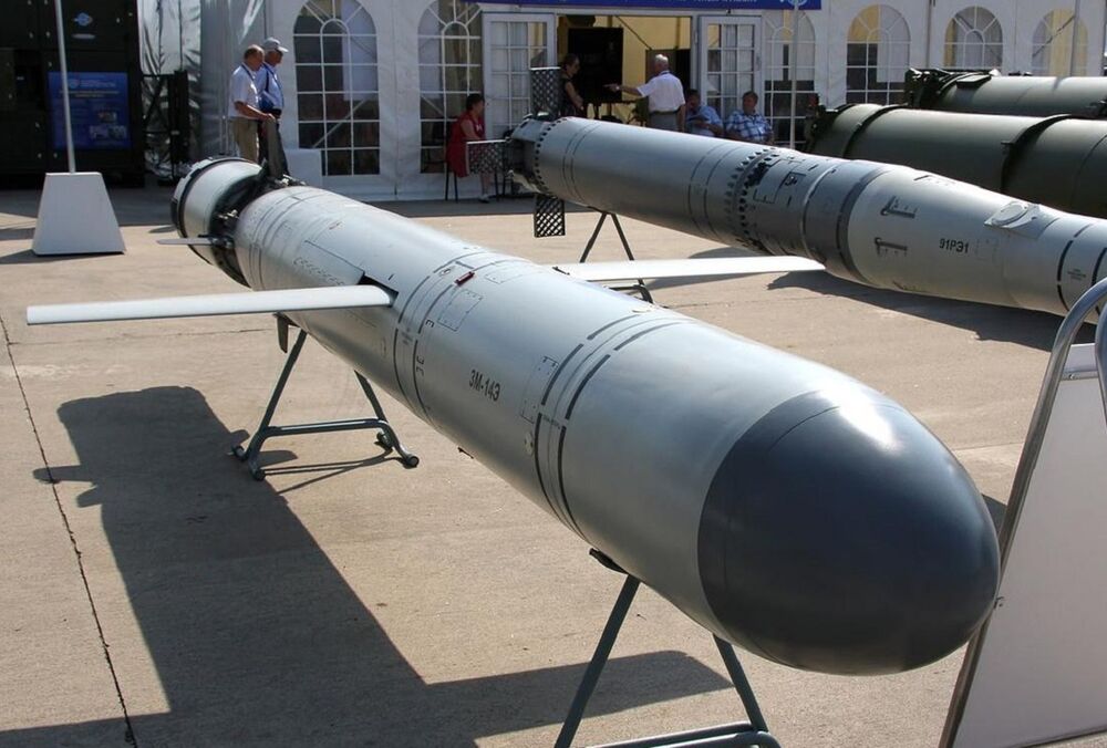 Експерт: контрабанда дозволяє РФ щомісяця виготовляти 60 – 80 ракет для обстрілу України