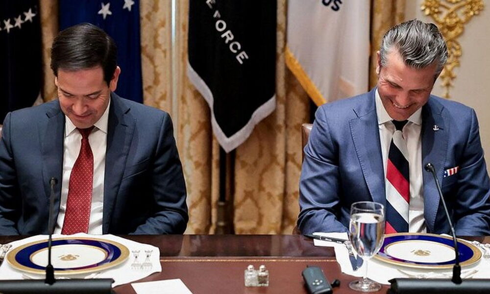 ”Твоя мама купила”: в Пентагоне хамски ответили на вопрос о российском триколоре на галстуке Хегсета