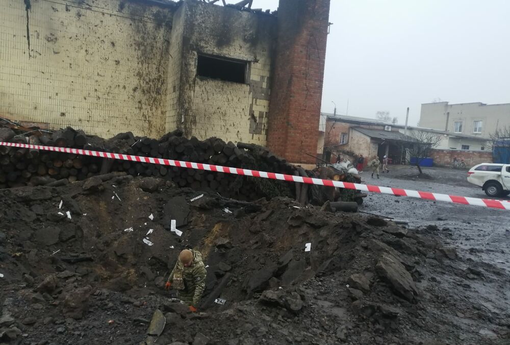 Враг сбросил КАБ на многоквартирный дом в Сумской области