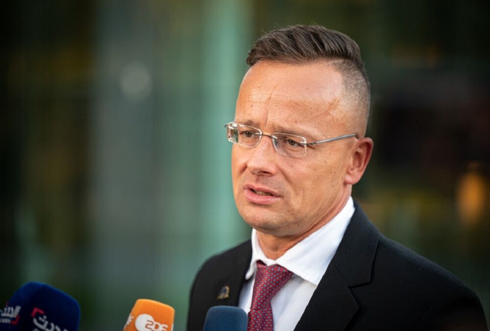 Сійярто озвучив нову порцію погроз: Угорщина не підтримає санкції проти РФ та ветує допомогу ЄС Україні