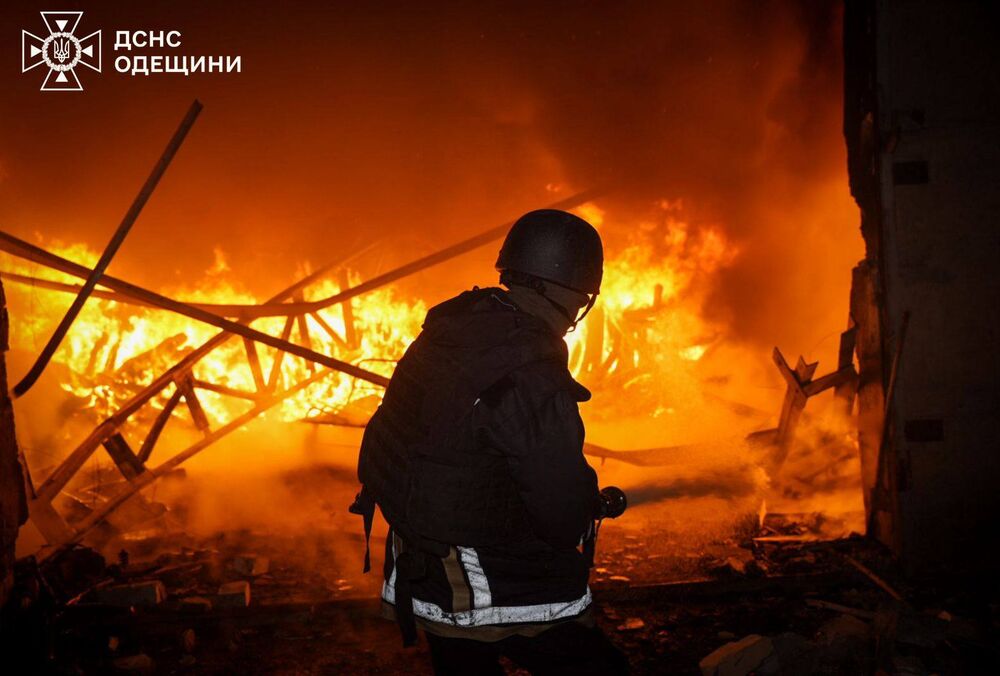 Россия снова атаковала промышленный объект в Одесской области Россия снова атаковала промышленный объект в Одесской области