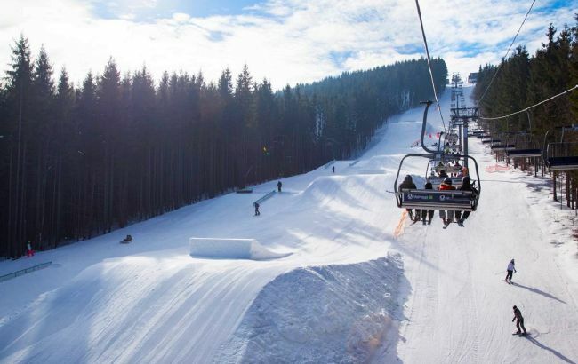 Куди поїхати взимку на відпочинок: список найкращих місць України