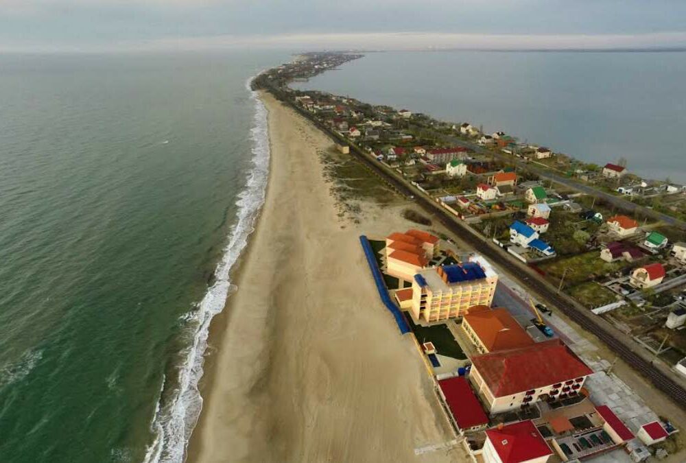 Туристам рекомендують не купатися на пляжах в Затоці