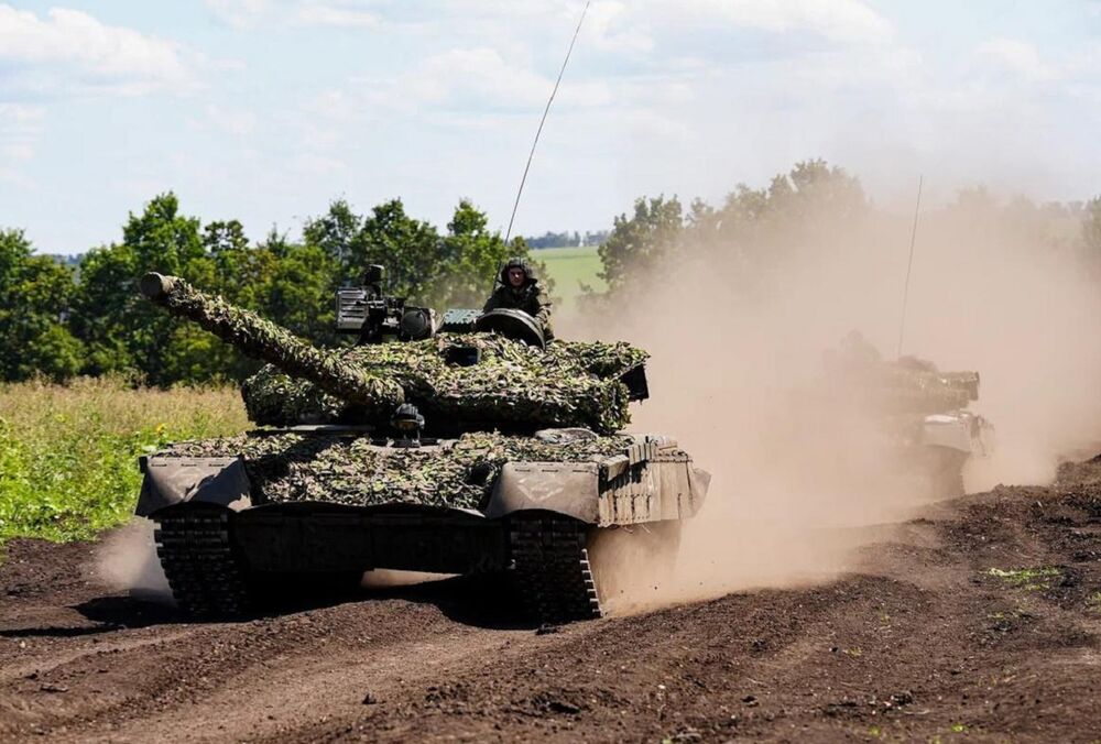 Британська розвідка розповіла, скільки танків може виробляти РФ протягом місяця 