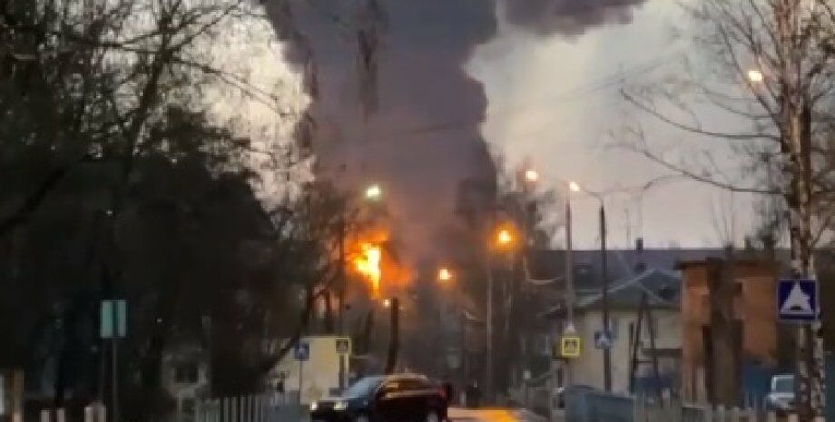 Крупный пожар в Брянске: произошло возгорание нефтебазы ”Транснефть”