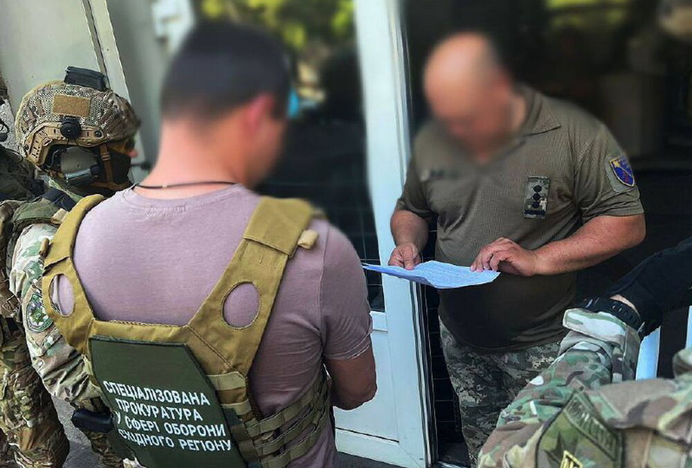 Во время войны покупал недвижимость и авто: силовики пришли с обысками к военкому Днепропетровской области