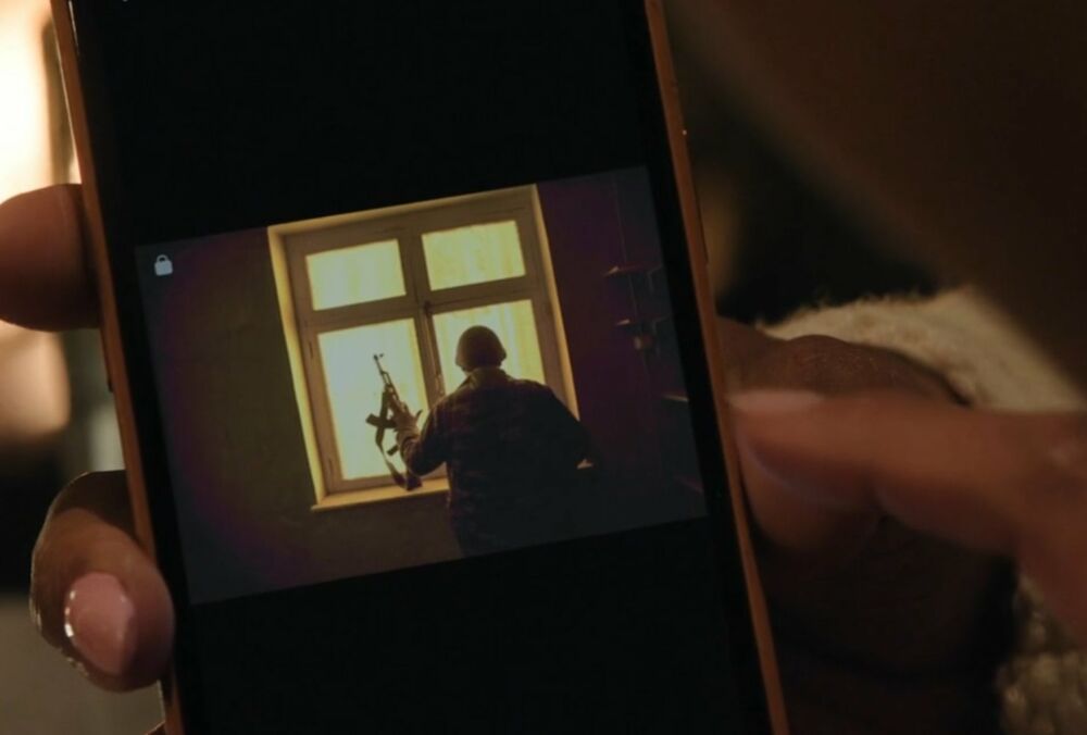 В сериале ”Утреннее шоу” упомянули войну в Украине, но российские переводчики исказили сюжет