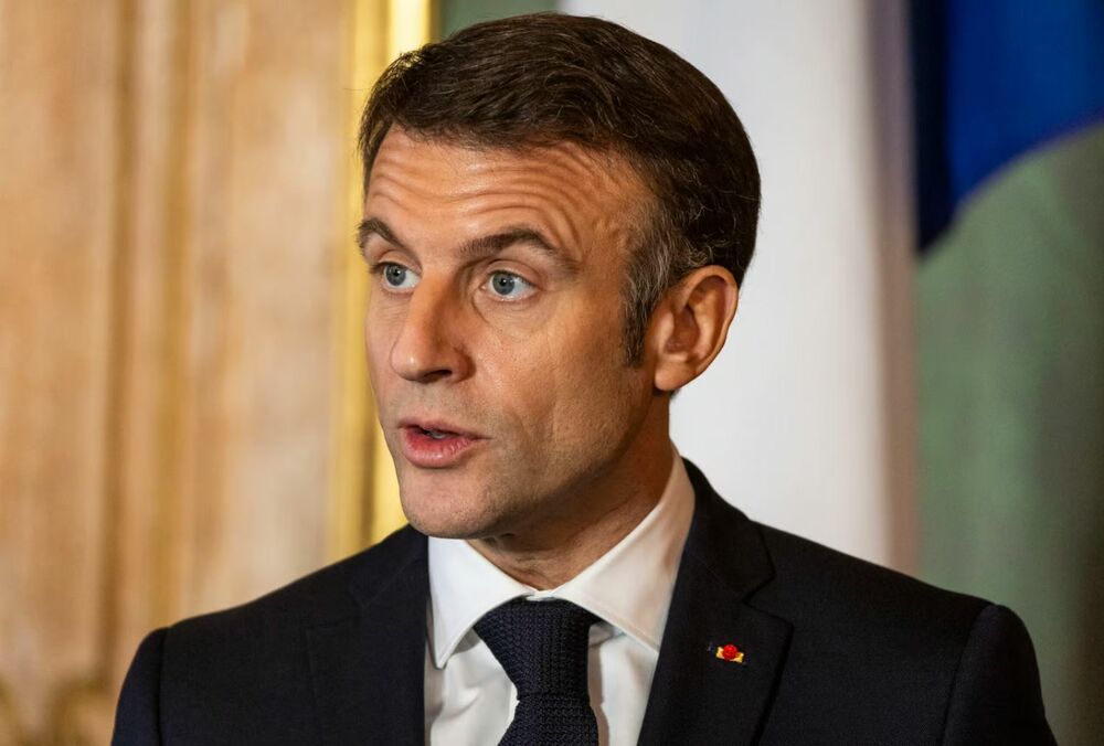 Макрон має намір обмежити імпорт зерна та м'яса птиці з України