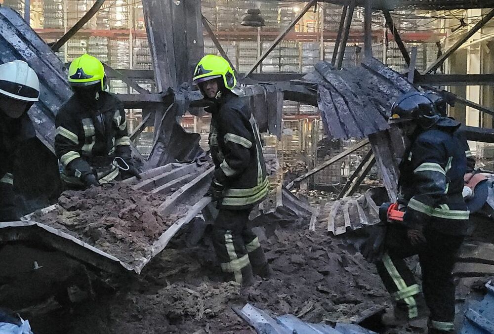 Момент прильоту ракети по складу в Одесі потрапив на відео