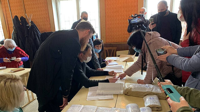 Как отреагировали кандидаты Шевченко и Кошулинский на неоднозначную победу Вирастюка на 87 округе Как отреагировали кандидаты Шевченко и Кошулинский на неоднозначную победу Вирастюка на 87 округе