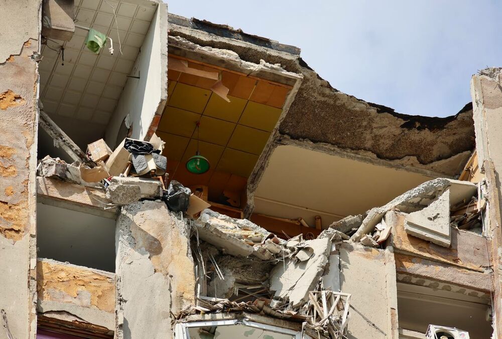 В Одессе эвакуируют жителей поврежденной российским дронов 16-этажки