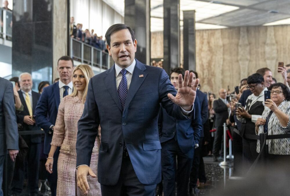 США приостановили помощь Украине и другим странам