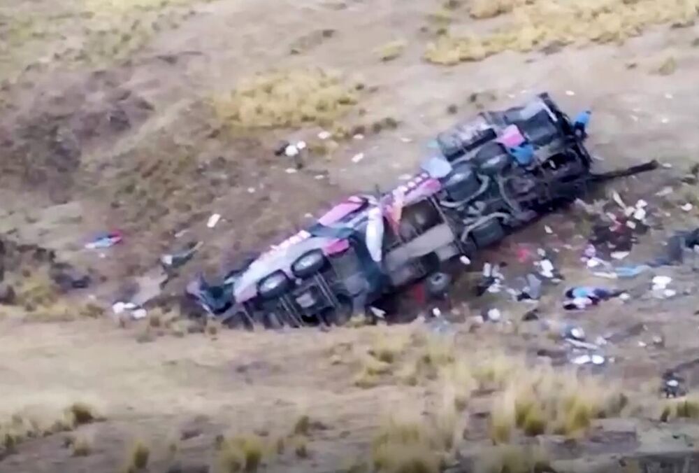 В Перу с 200-метровой высоты упал автобус с пассажирами