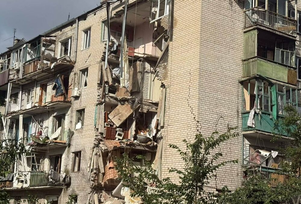 Ворог ударив по п'ятиповерхівці в Лимані