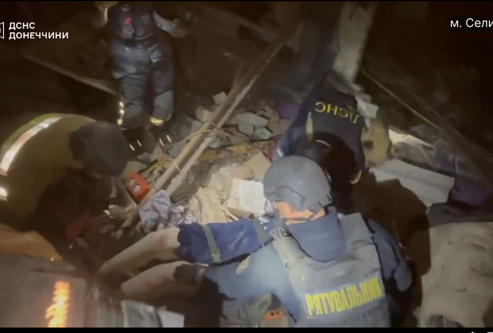 Росіяни обстріляли Селидове: дві людини загинули