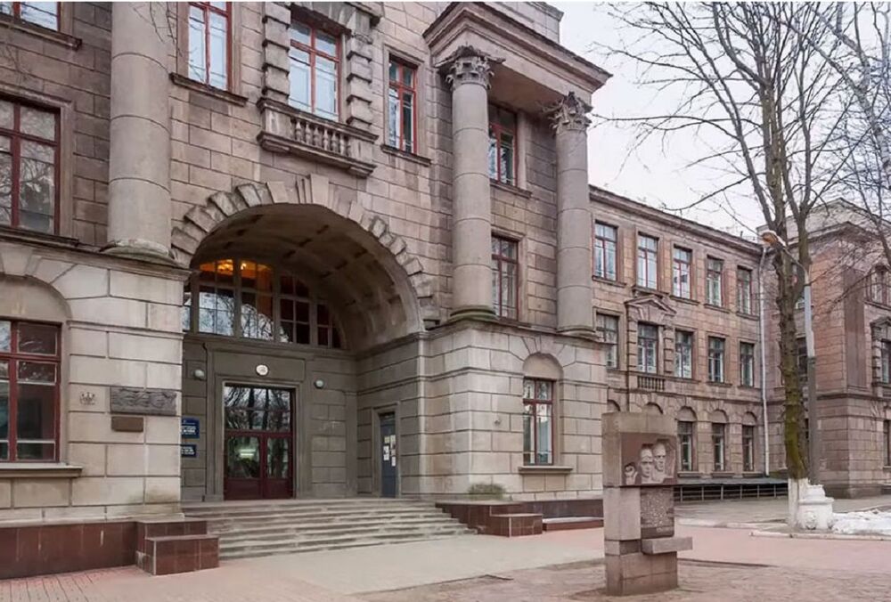 Преподавательница ВУЗа в Днепре требовала от студентки разговаривать на русском, ”послав” ее во Львов 