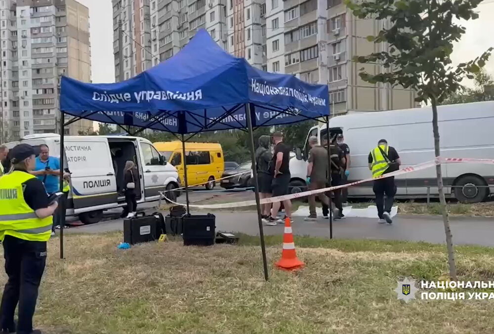 У Деснянському районі Києва застрелили 48-річного чоловіка в його власному автомобілі