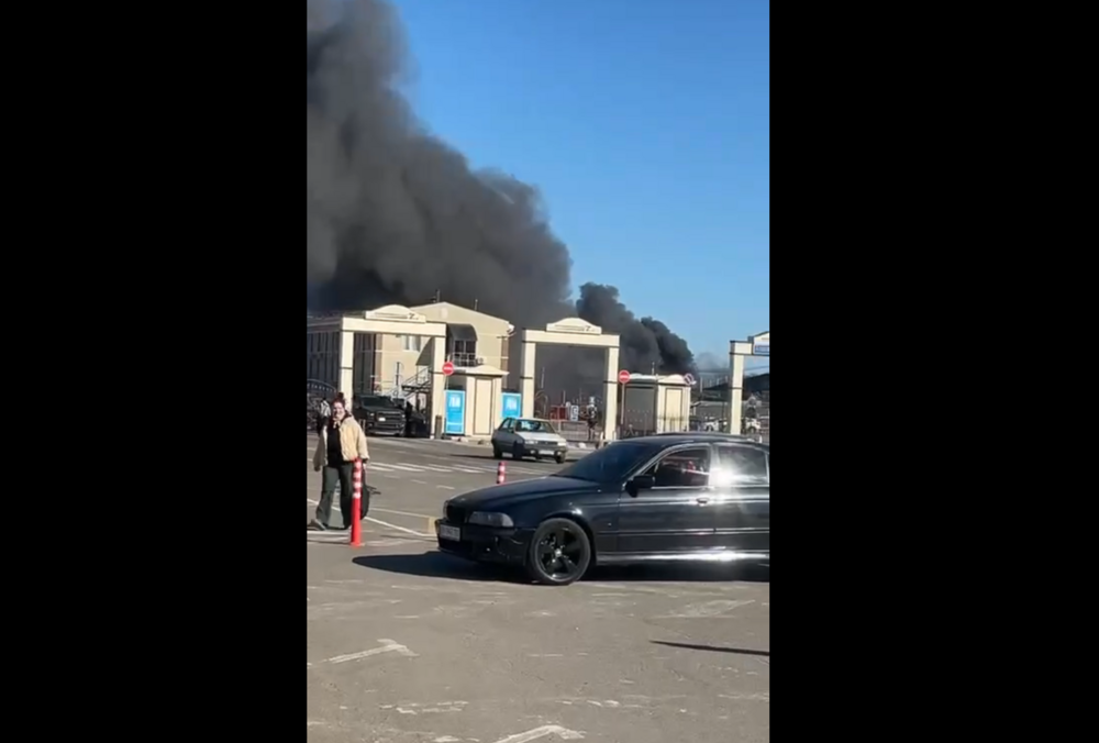 Горить відомий ринок ”7 кілометр” під Одесою: кадри