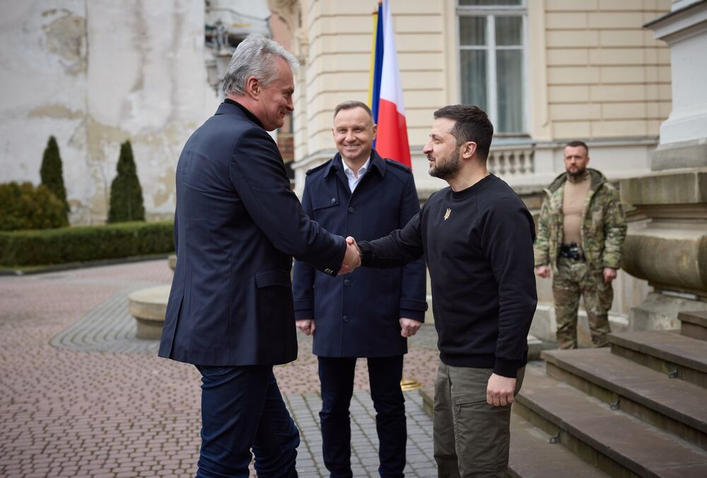 Зеленський зустрівся у Львові з президентами Польщі й Литви
