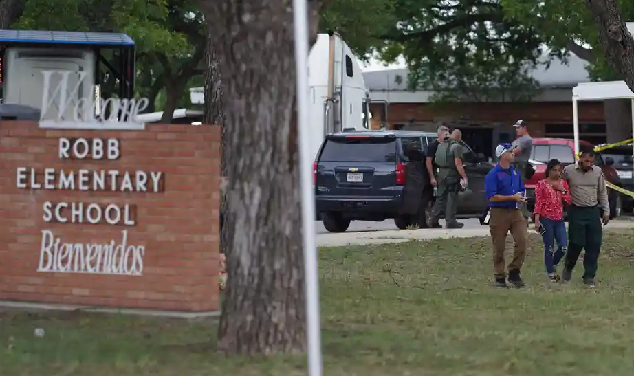 В США подросток открыл стрельбу в школе: погибли 19 детей и 2 взрослых