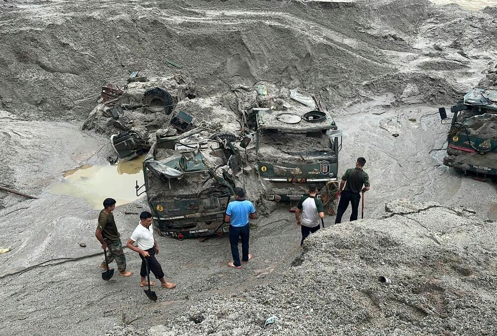 Через потужну повінь в Індії загинуло майже півсотні людей