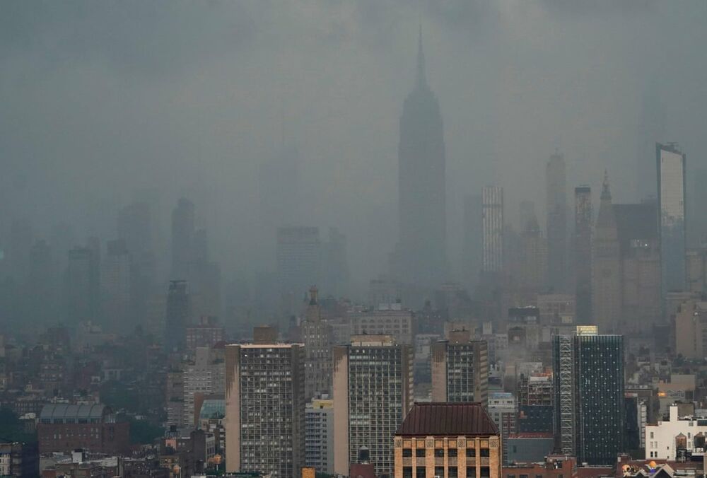 Нью-Йорк во власти стихии: город остался без электричества из-за ветра и града 