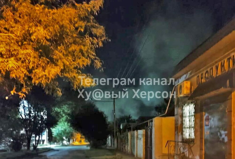 СМИ сообщили о мощных взрывах на базе оккупантов в Херсоне 