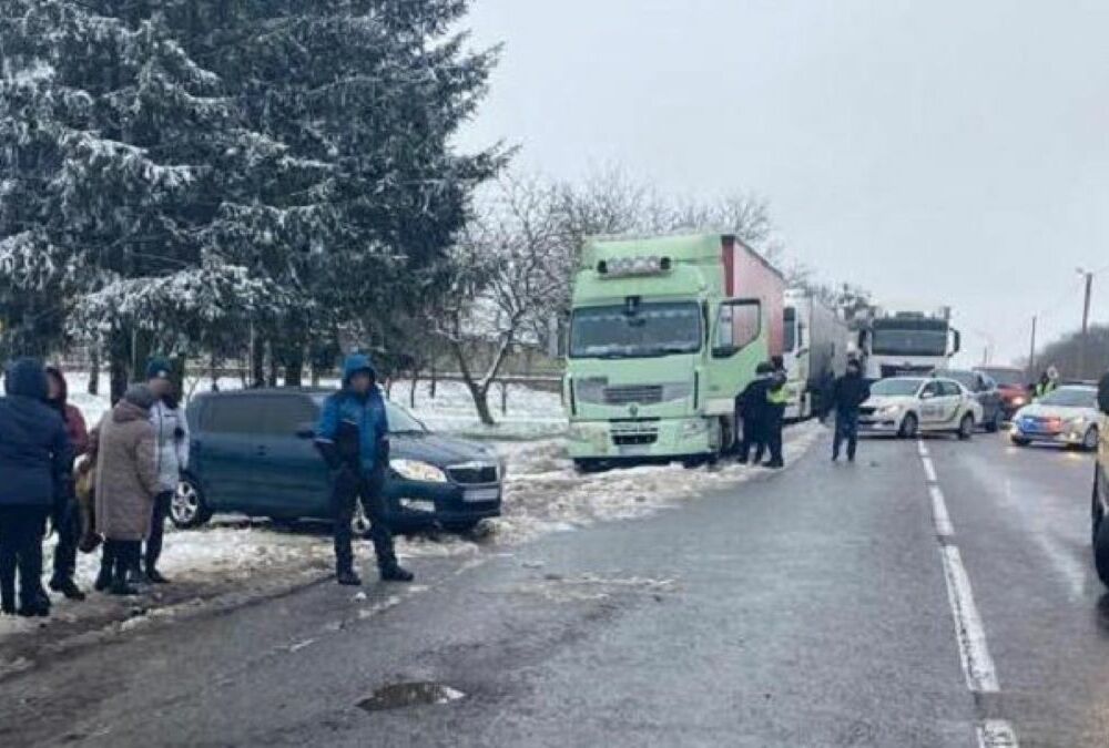 Во Львовской области в аварии погиб 4-летний ребенок Во Львовской области в аварии погиб 4-летний ребенок