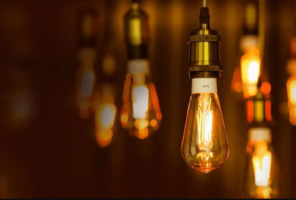 Свет сегодня будут отключать дольше запланированного: украинцы не экономят