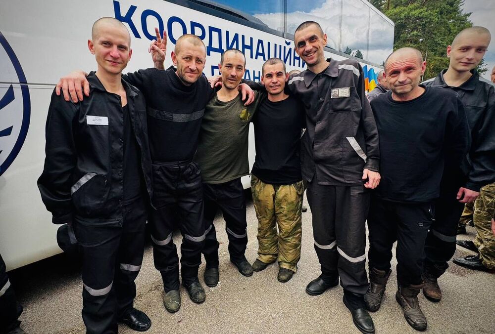 Україна повернула з полону військових та цивільних