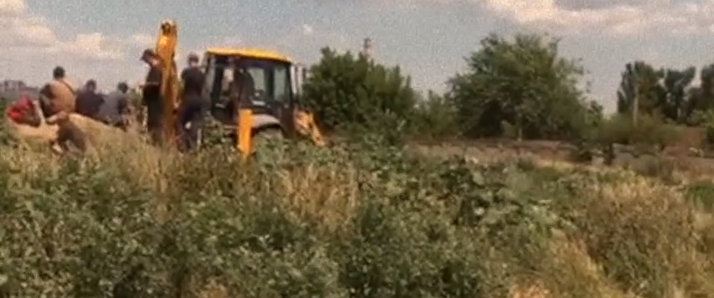В Мариуполе оккупанты начали перезахоранивать украинцев в братскую могилу