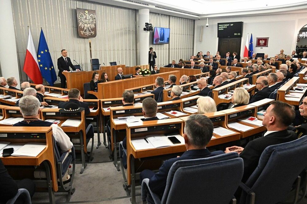 У залі засідання уряду Польщі виявили прослушку