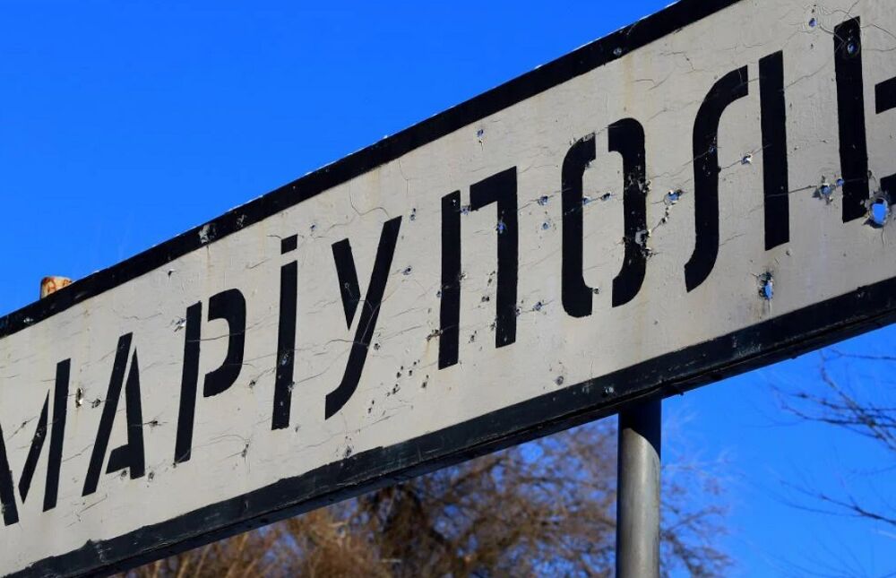 Серія потужних вибухів у Маріуполі: мерія повідомила про влучення в базу окупантів