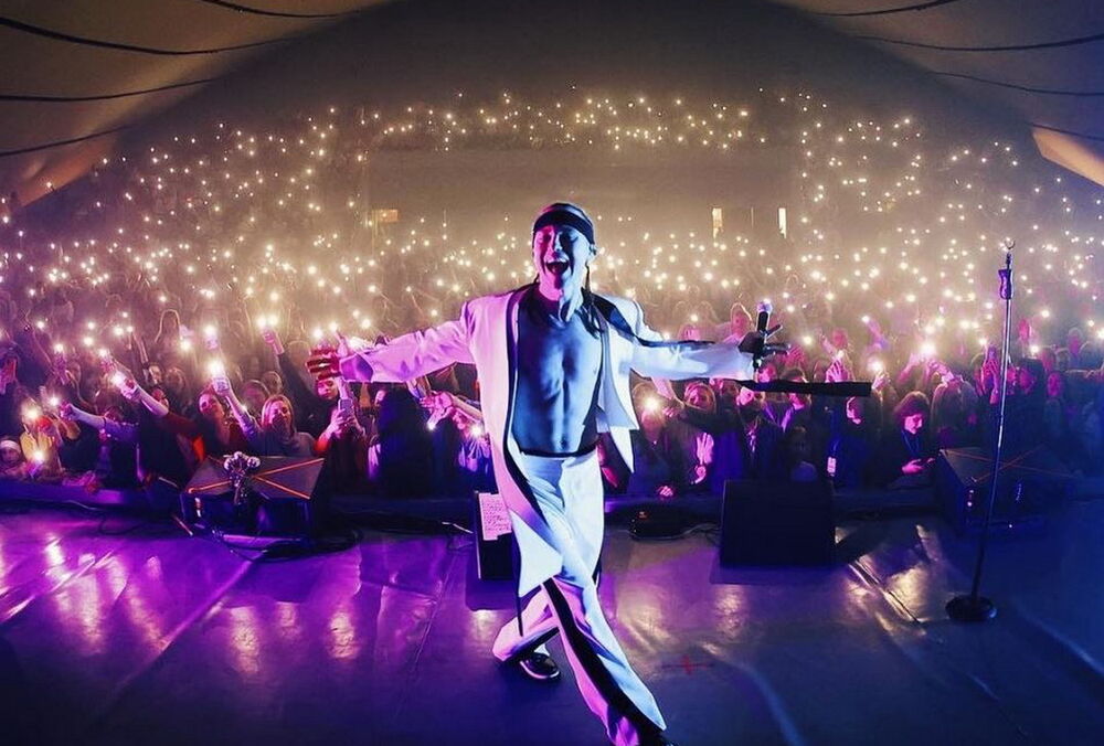 Артем Пивоваров зламав носа фанатці на своєму концерті