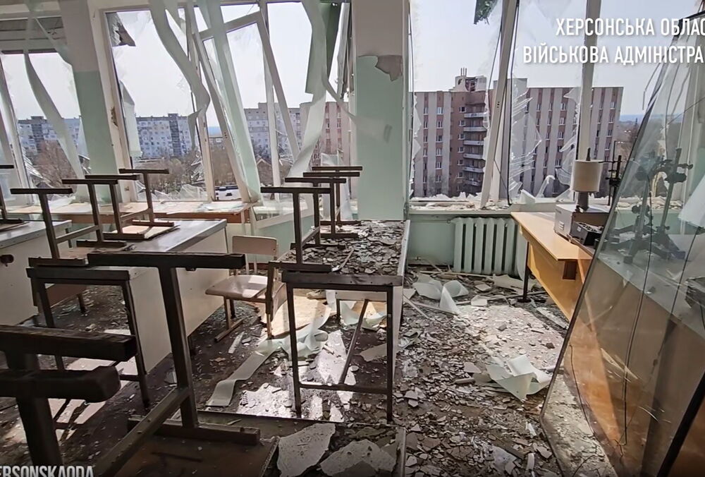 Росіяни обстріляли вищий навчальний заклад у Херсоні: фото