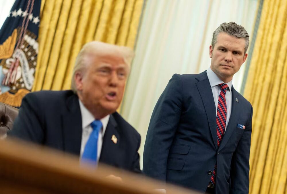 США приостанавливали военную помощь Украине по приказу Хегсета, что стало неожиданным даже для Трампа