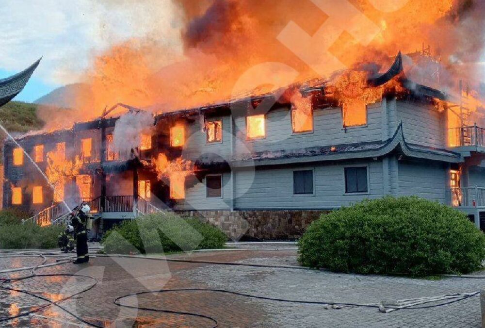 На Алтаї згоріла резиденція Путіна: фото