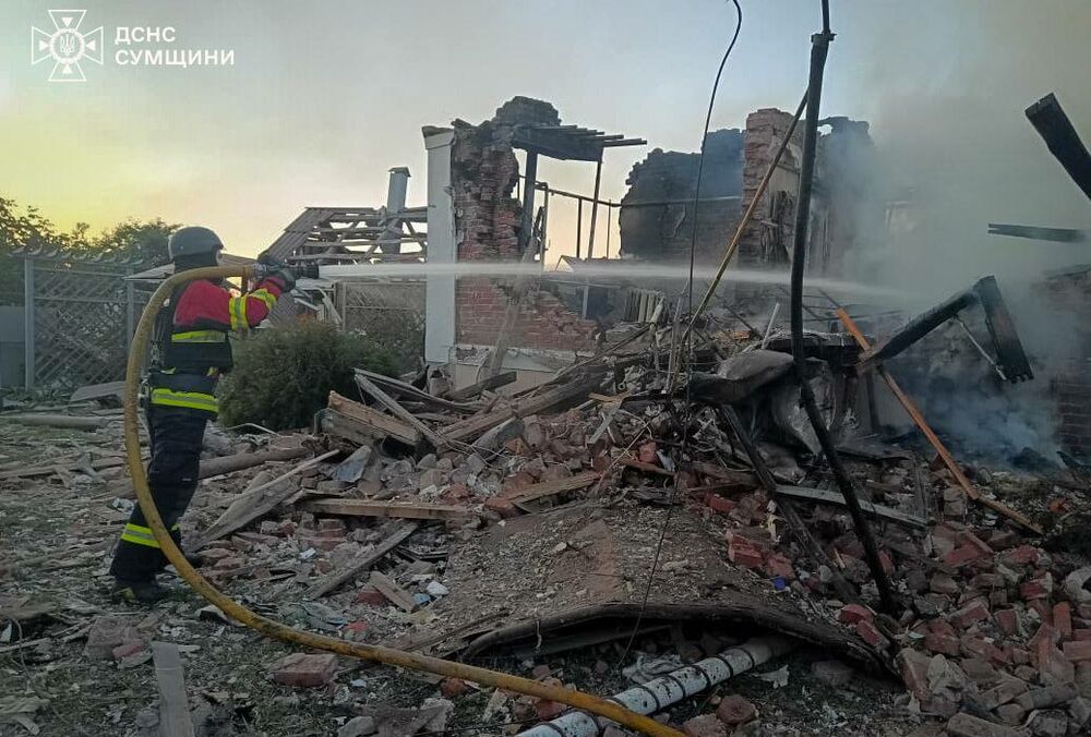 Росіяни атакували цивільний об'єкт на Сумщині: зникло світло