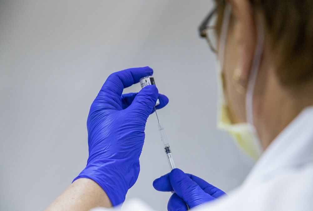 В Минздраве рассказали, когда в Украине начнут выпускать вакцину от ковида