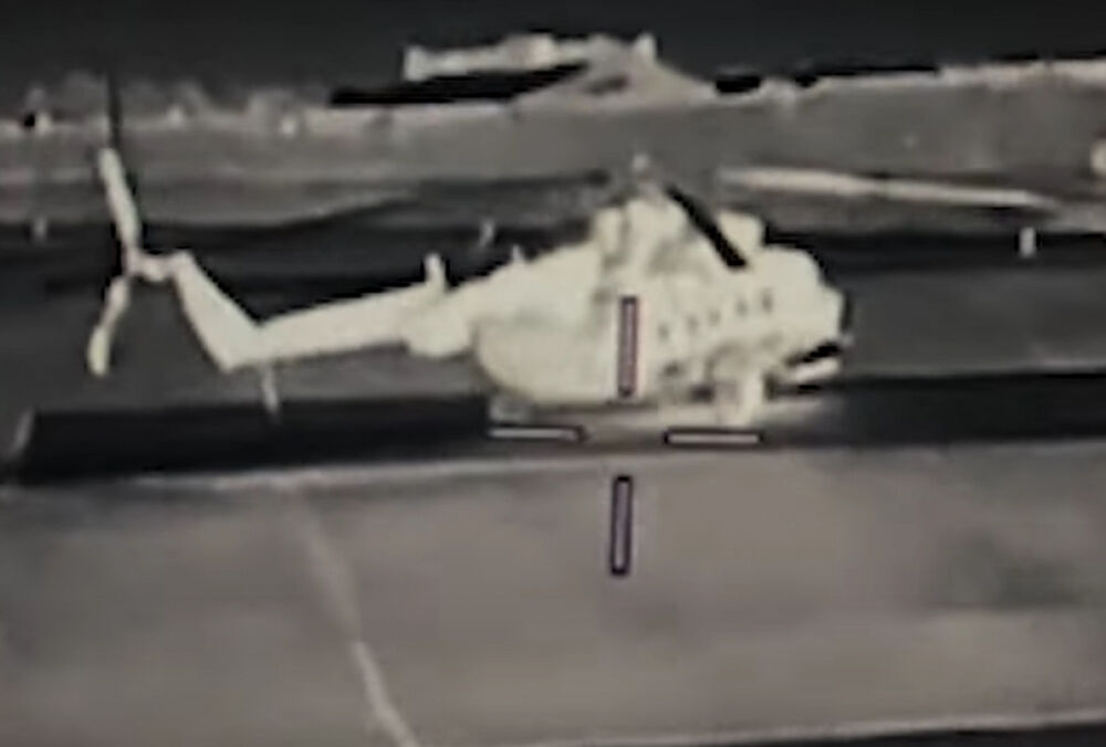 Розвідники атакували два гелікоптери й буксир у Криму