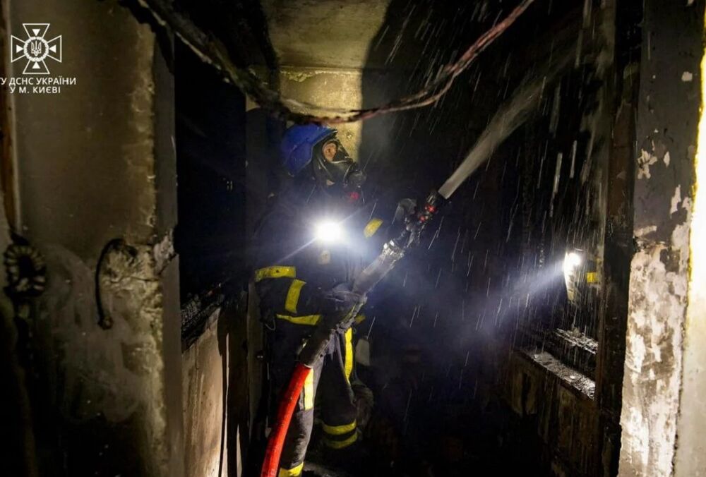 Россия атаковала Киев ”Шахедами”: в столице повреждены многоэтажки, один человек погиб 