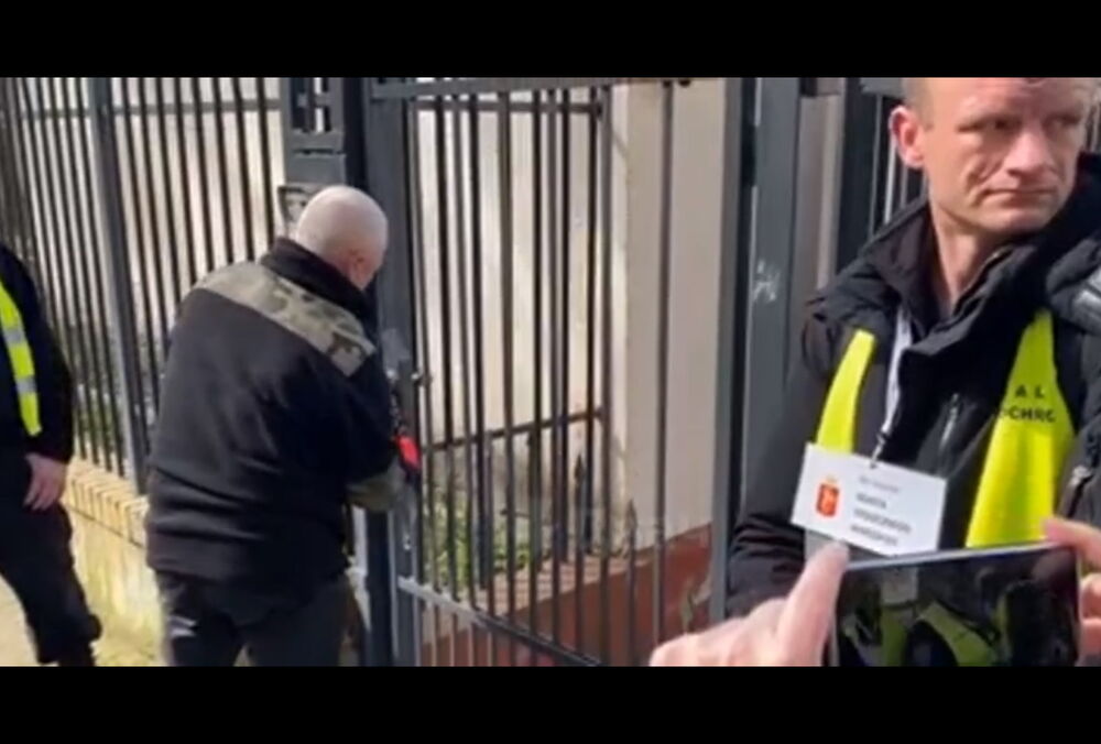 У Варшаві мерія виселяє співробітників школи при посольстві Росії: відео