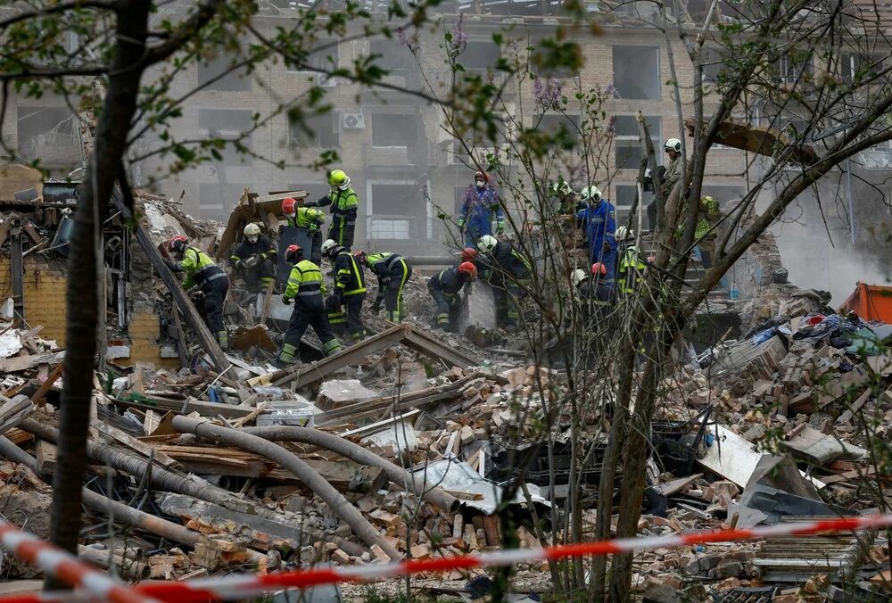 Зросла кількість загиблих унаслідок ракетного удару по будинку в Києві