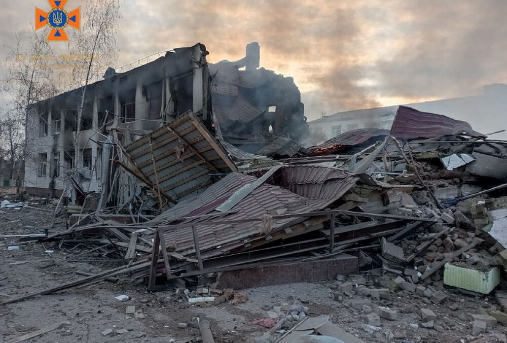 Оккупанты авиаударом уничтожили гимназию в Орехове: фото