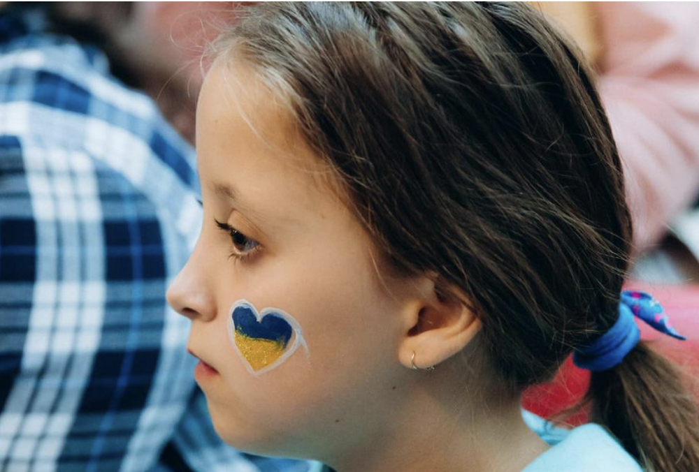 Россияне бьют похищенных украинских детей за неповиновение