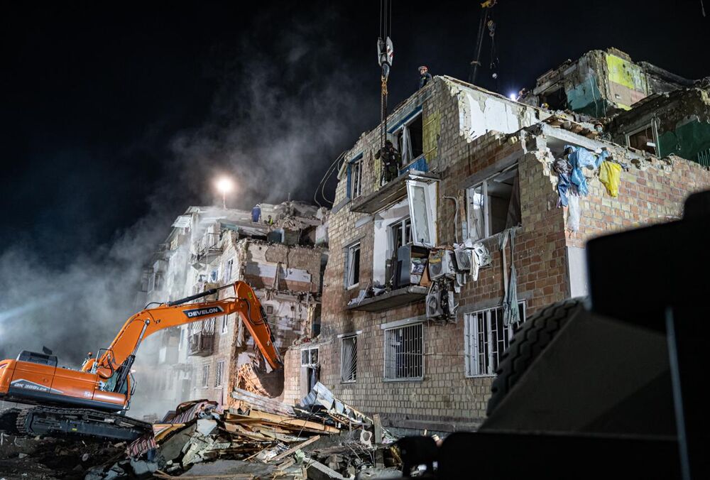 Аварійно-пошукові роботи в Києві завершено: загинуло 23 особи, 8 - не виходять на зв'язок