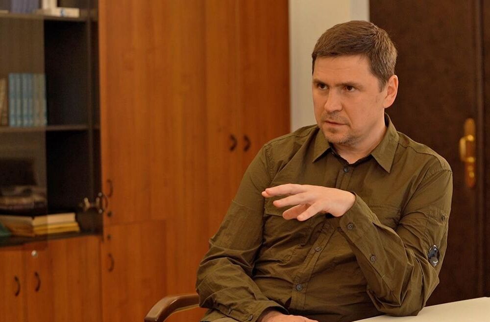 Подоляк розкритикував блогерів та чиновників за поширення даних про обстріли РФ