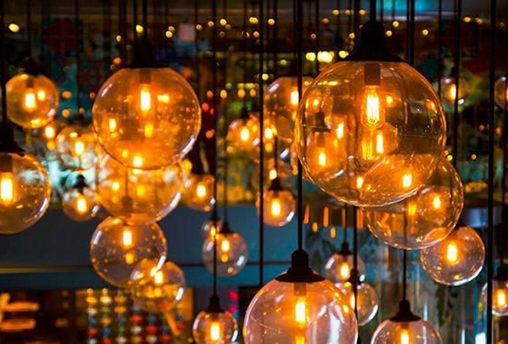 Світло сьогодні відключатимуть надовго – дефіцит серйозний