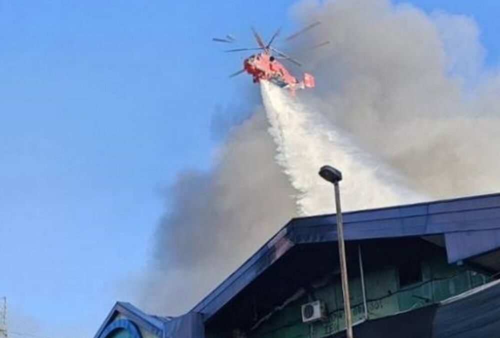 У столиці Сербії спалахнула потужна пожежа в торговельному центрі